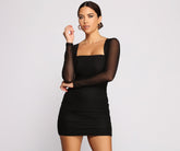 Envoûtez-vous avec cette mini-robe froncée en maille
